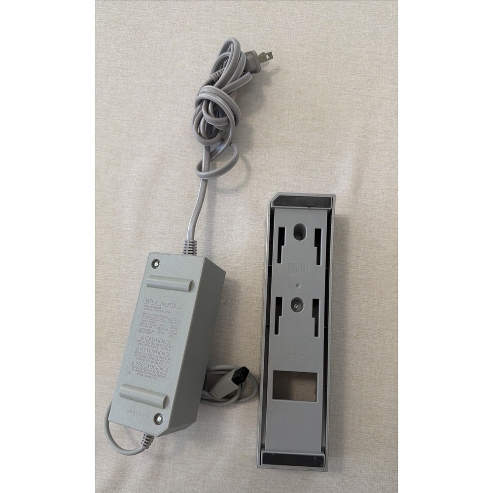 Nintendo Wii Console RVL-001 White Bundle Cords Dock Untested - Picture 8 of 8